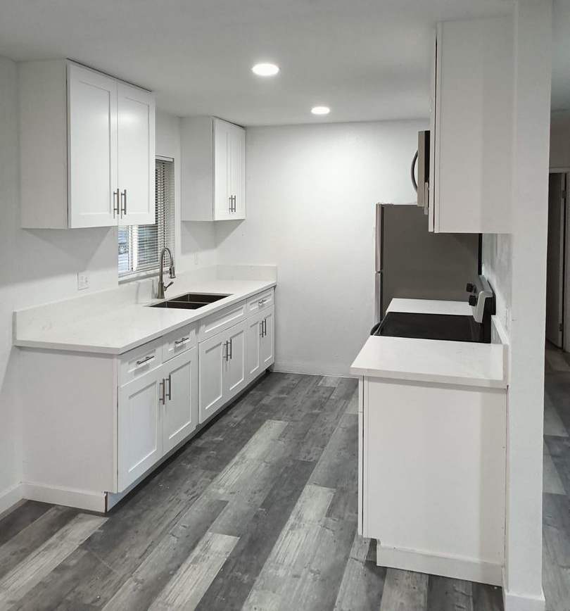 Remodeled 2 bedrooms 2 full baths corner unit apartment in Chula Vista