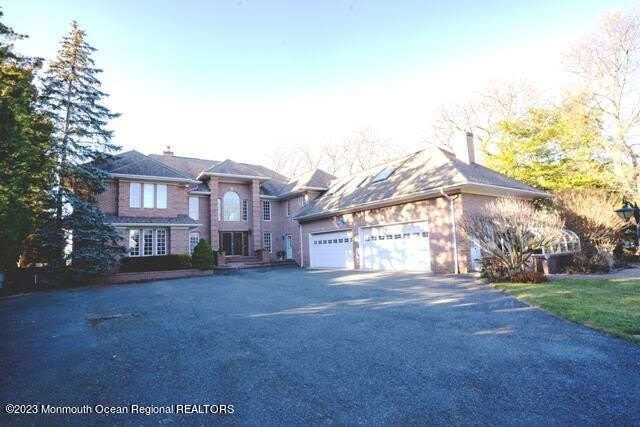 309 Lincoln Avenue unit: Weekly