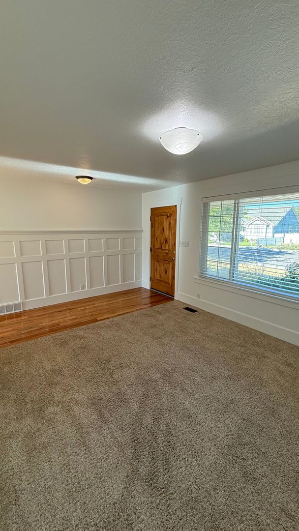Large Single Family Lehi Home available now!