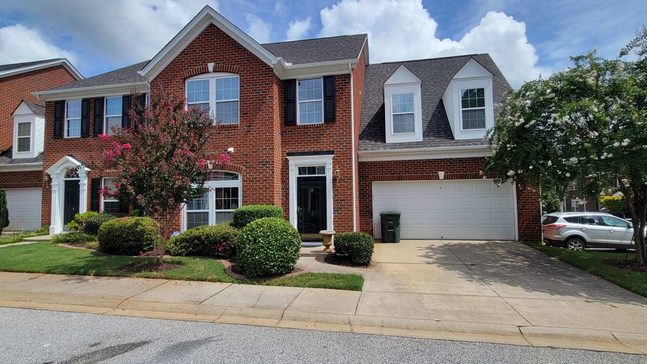 4 Bed, 3.5 Townhome in Five Forks is Available!
