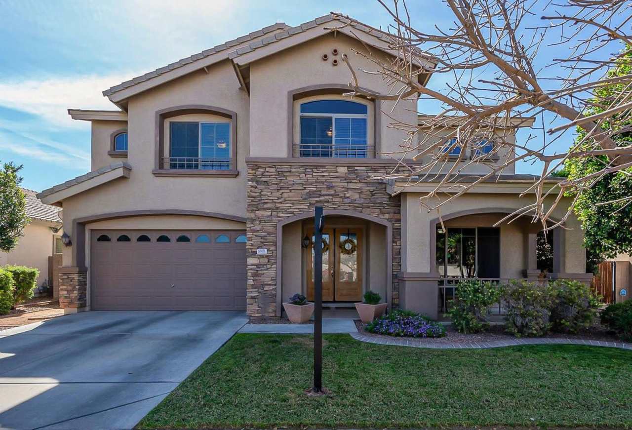 Gorgeous Fully Furnished 6 bed, 3.5 Bath, with pool (Near State Farm Stadium)