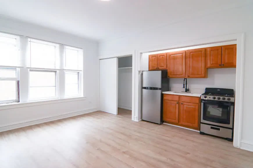 920 West Carmen Ave.