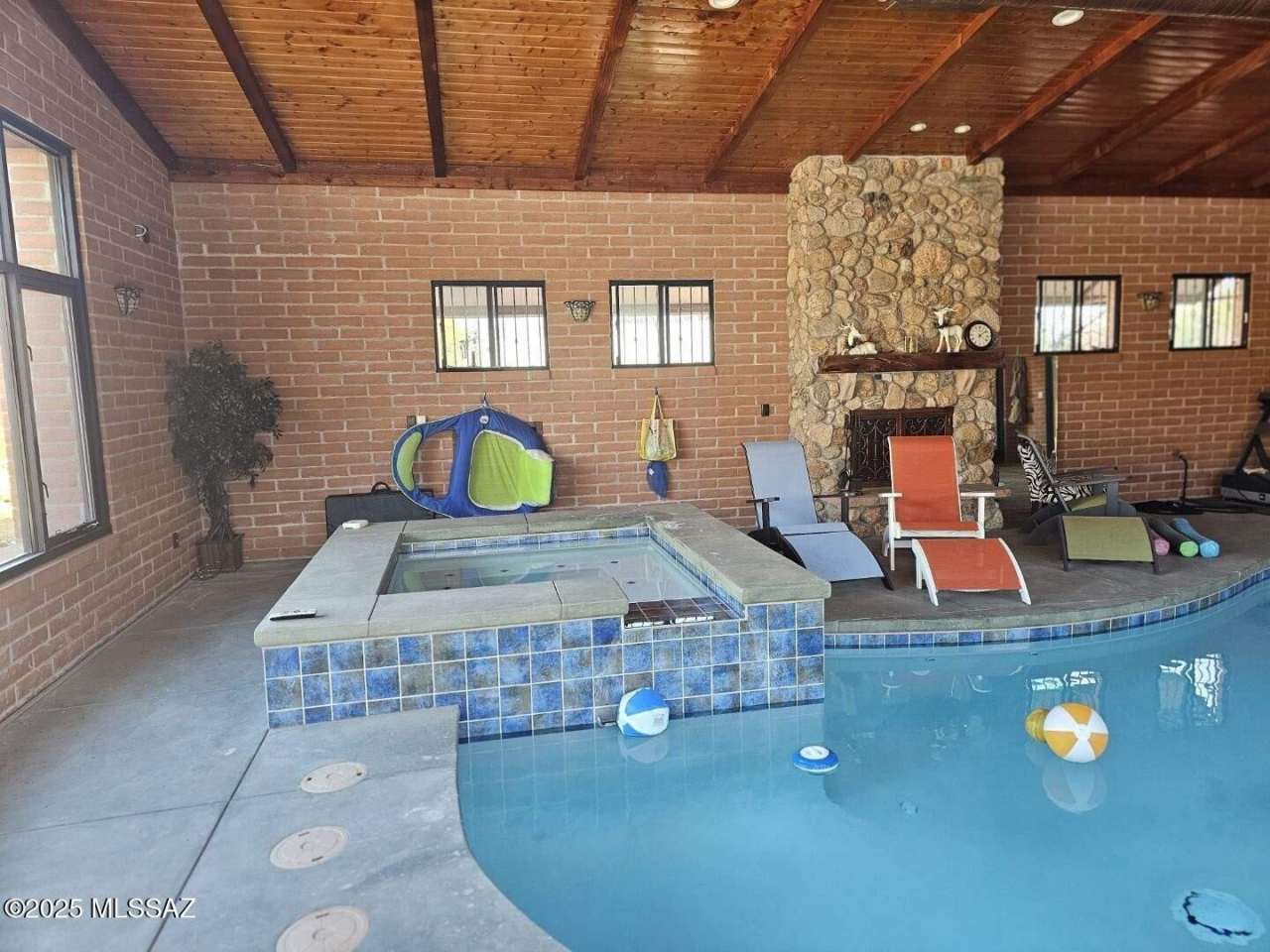 7040 N Montecatina Drive