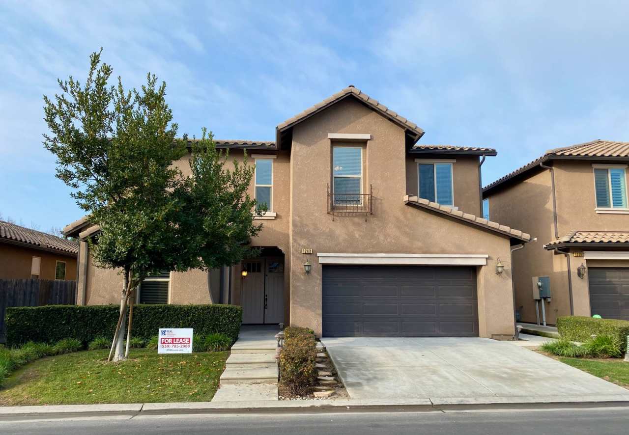$3,150 Copper River, Beautiful 4 Bedroom - E. Via Estrella Dr, Fresno / Gated Community
