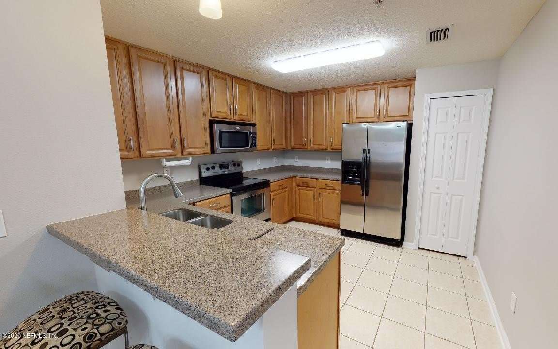 7053 SNOWY CANYON Drive unit: 111