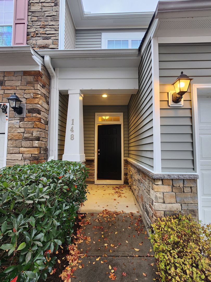 3 Bedroom - Cary Townhome in Central Location!!! Close to 540 and Research Triangle Park!