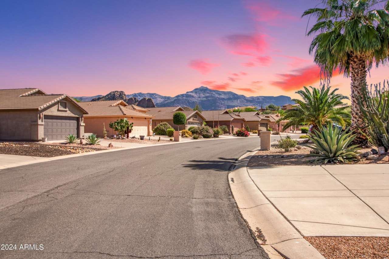 8880 E RED MOUNTAIN Lane