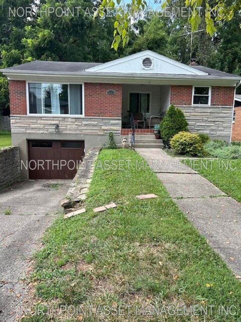 Adorable 2BR 1.5BA w/ Attached Garage • Yard in Roselawn