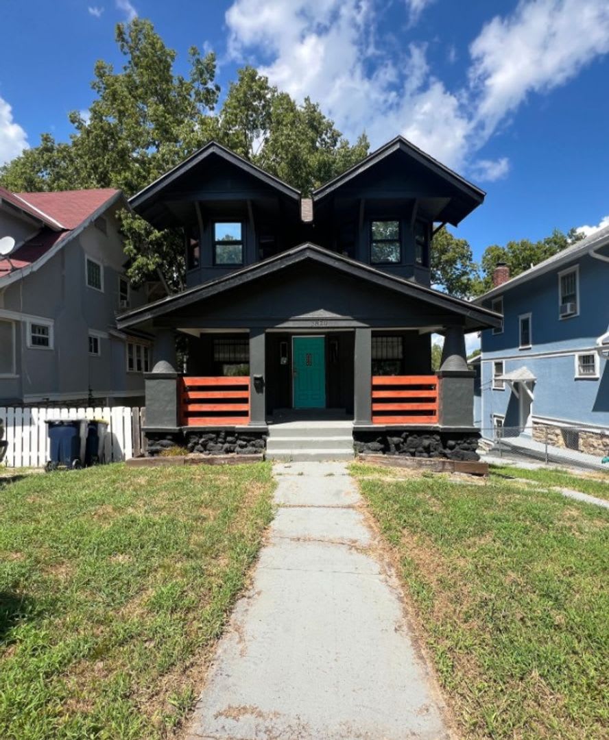 Spacious 5 Bed, 2.5 Bath in the heart of Kansas City!