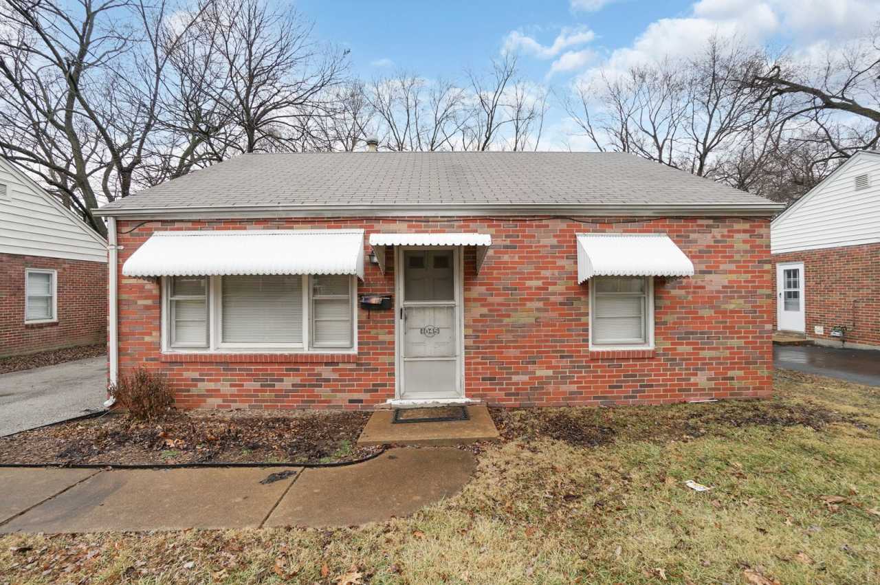 1045 N New Florissant Rd, Florissant, MO 63031 – Move-In Ready  Pet-Friendly!