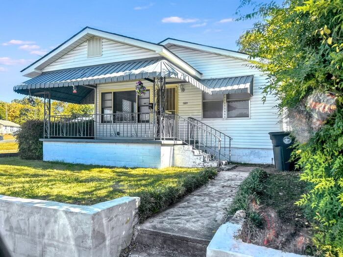 1601 1st Street South