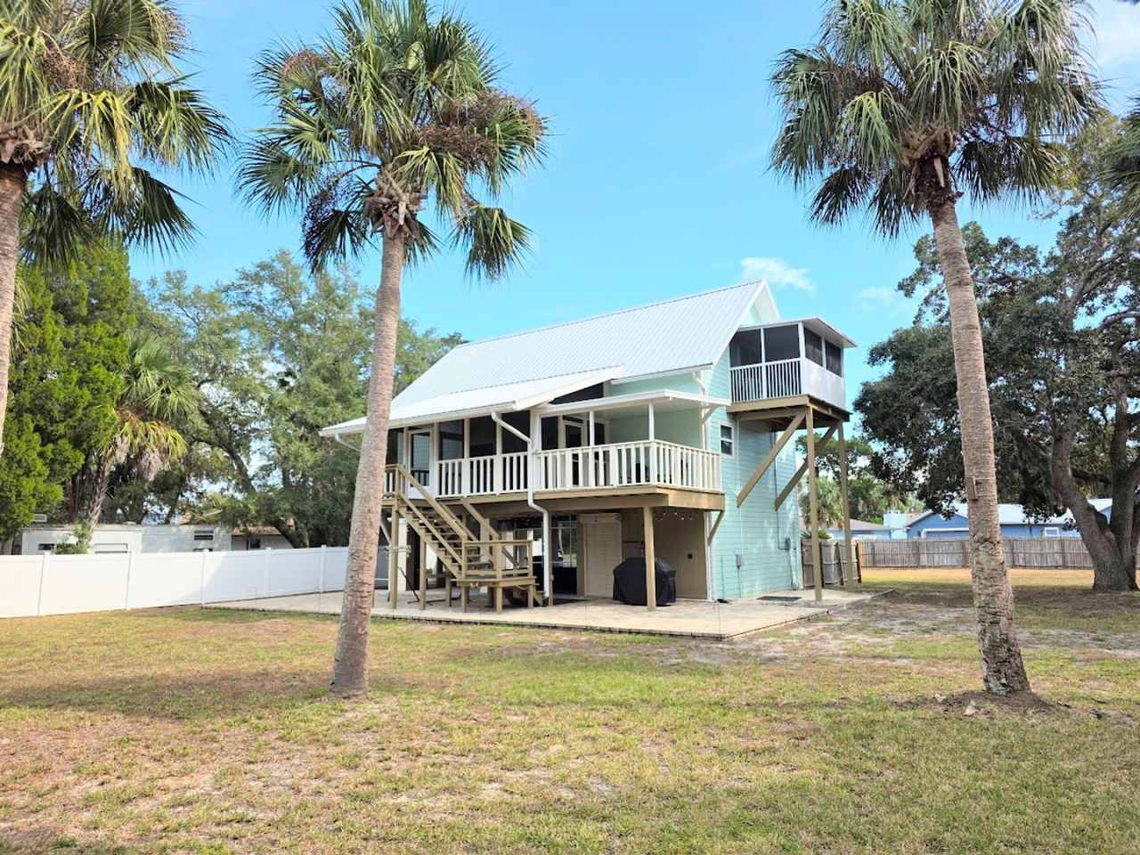 Cozy Coastal Retreat!