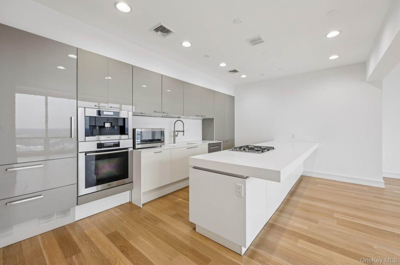 1 Renaissance Square unit: Ph40c