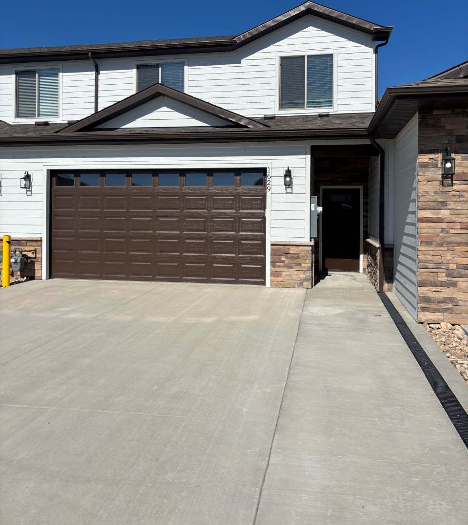 1629 Blue Creek Avenue - 6-10