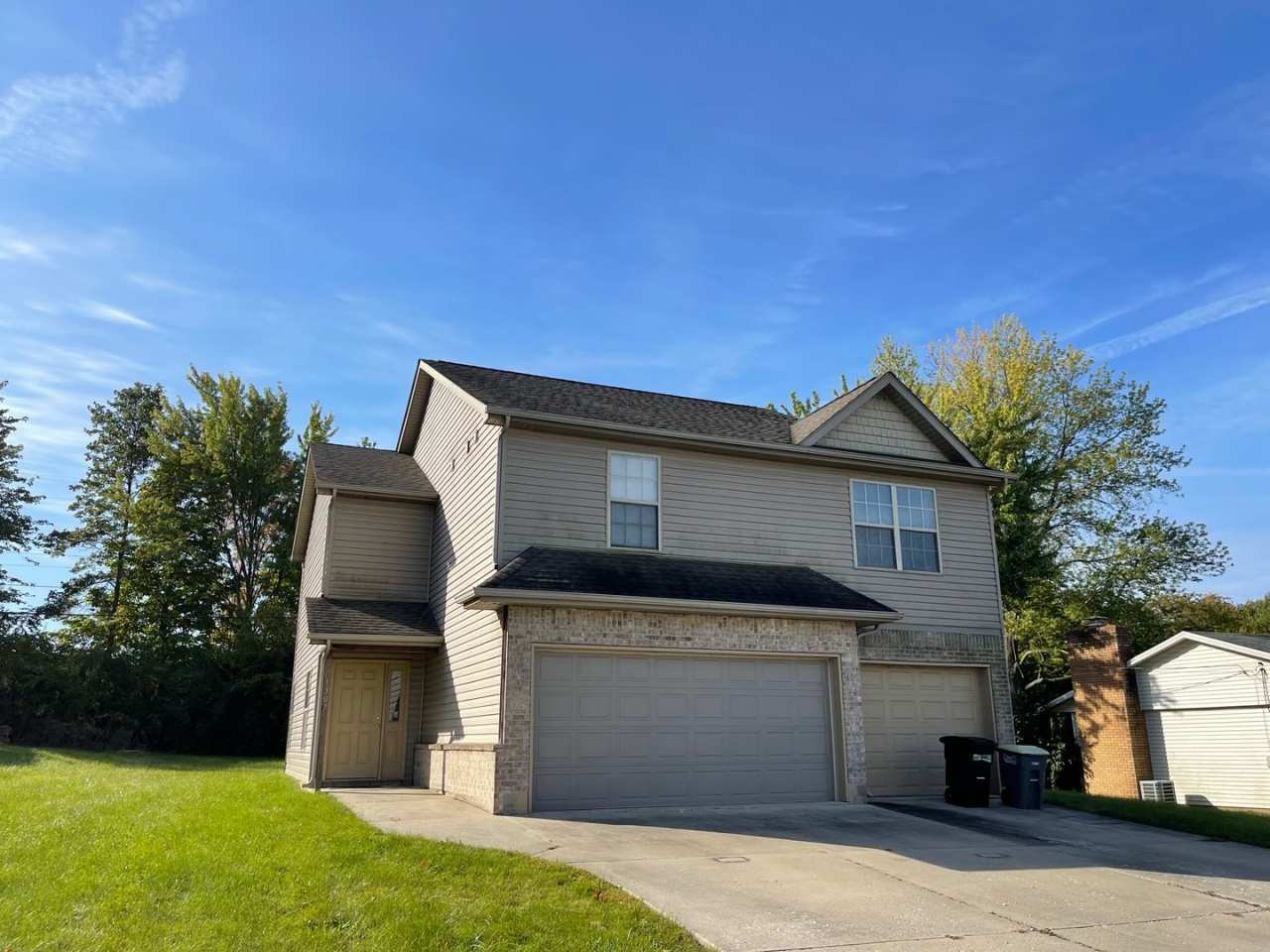 3 bedroom/3.5 bathroom Home Within Walking Distance to Campus!