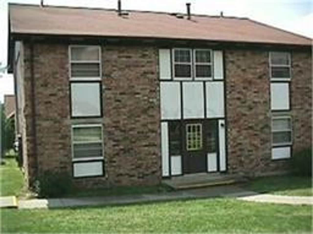 Spacious 1 bedroom 1 bath - AVAILABLE NOW