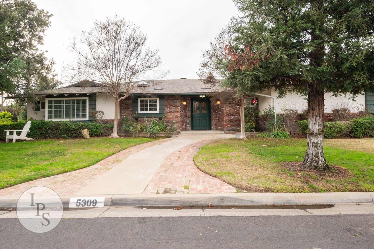 Fig Garden area Large Home, 4BR/3BA, Pool - Lots of Amenities!