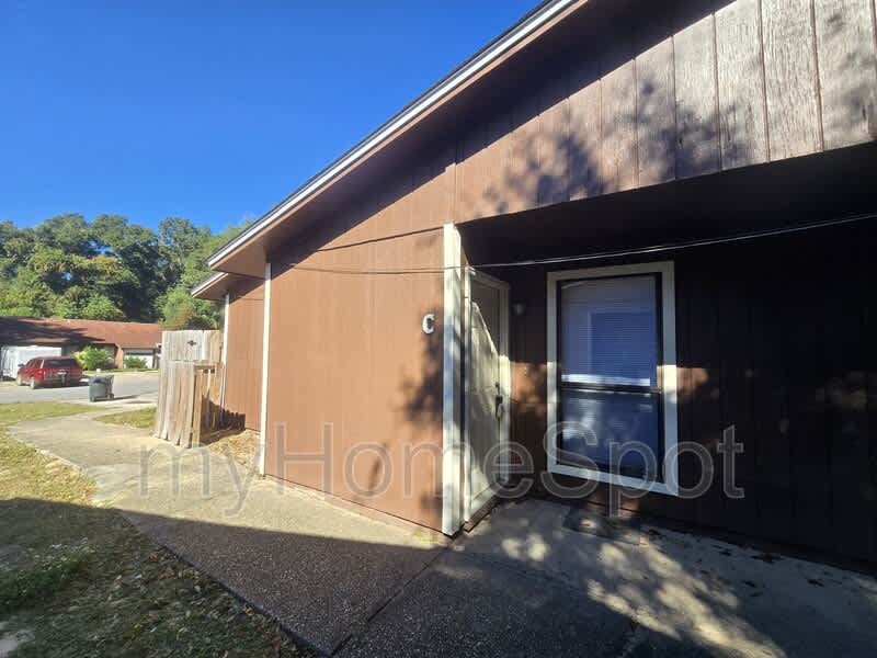 8430 Country Walk Dr