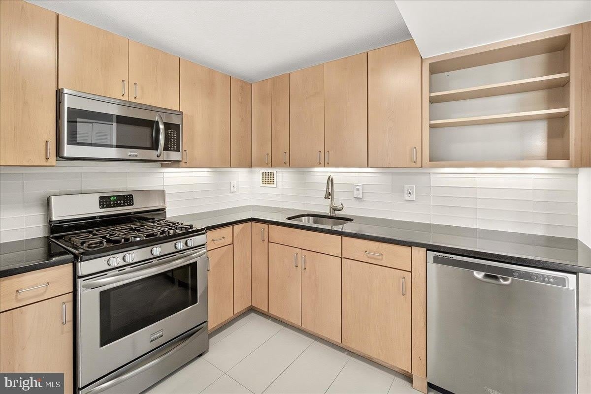 118 MONROE Street unit: 1208