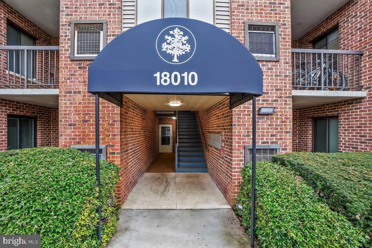 18010 CHALET DR #203