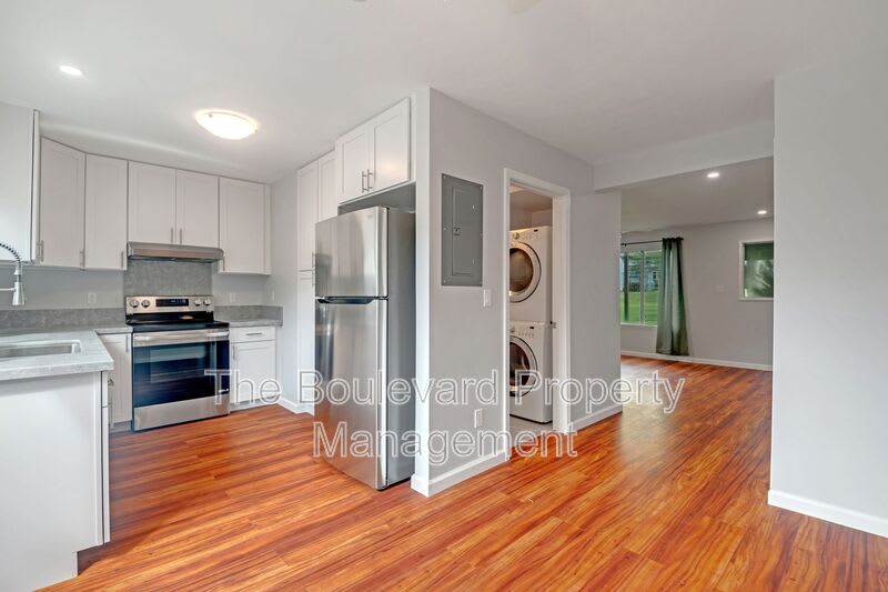 995 Awaawaanoa Place