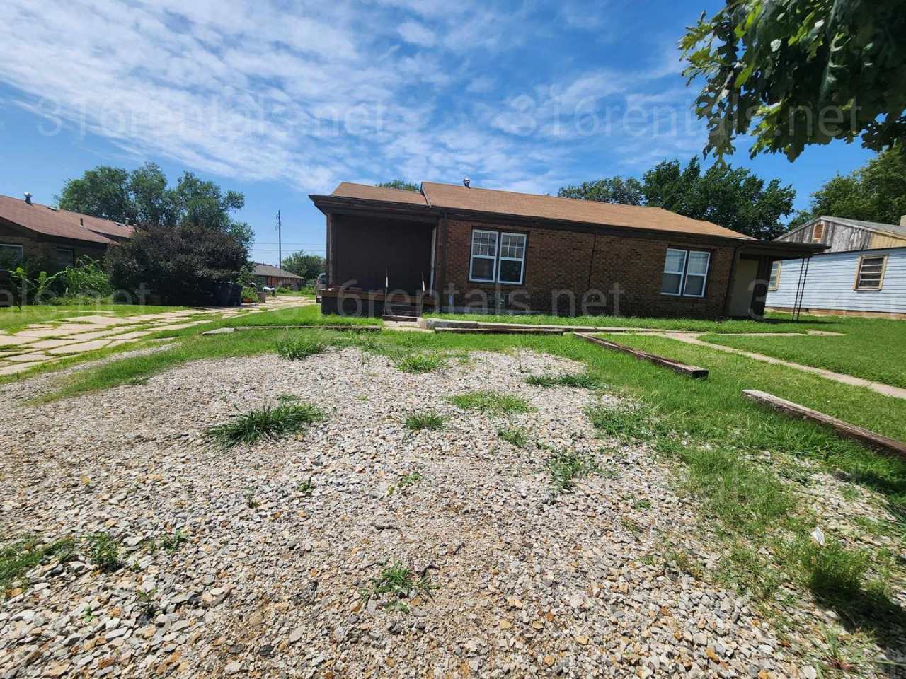$1250 - 4 bedroom / 2 bathroom - Single Family Home