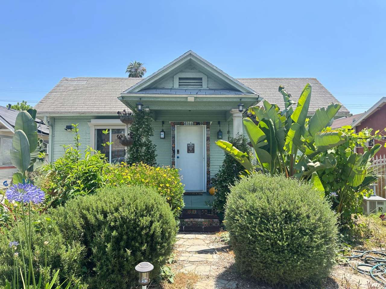 2 Bed/1 Bath Craftsman Bungalow w/ Expansive Organic Garden *Pet Friendly*