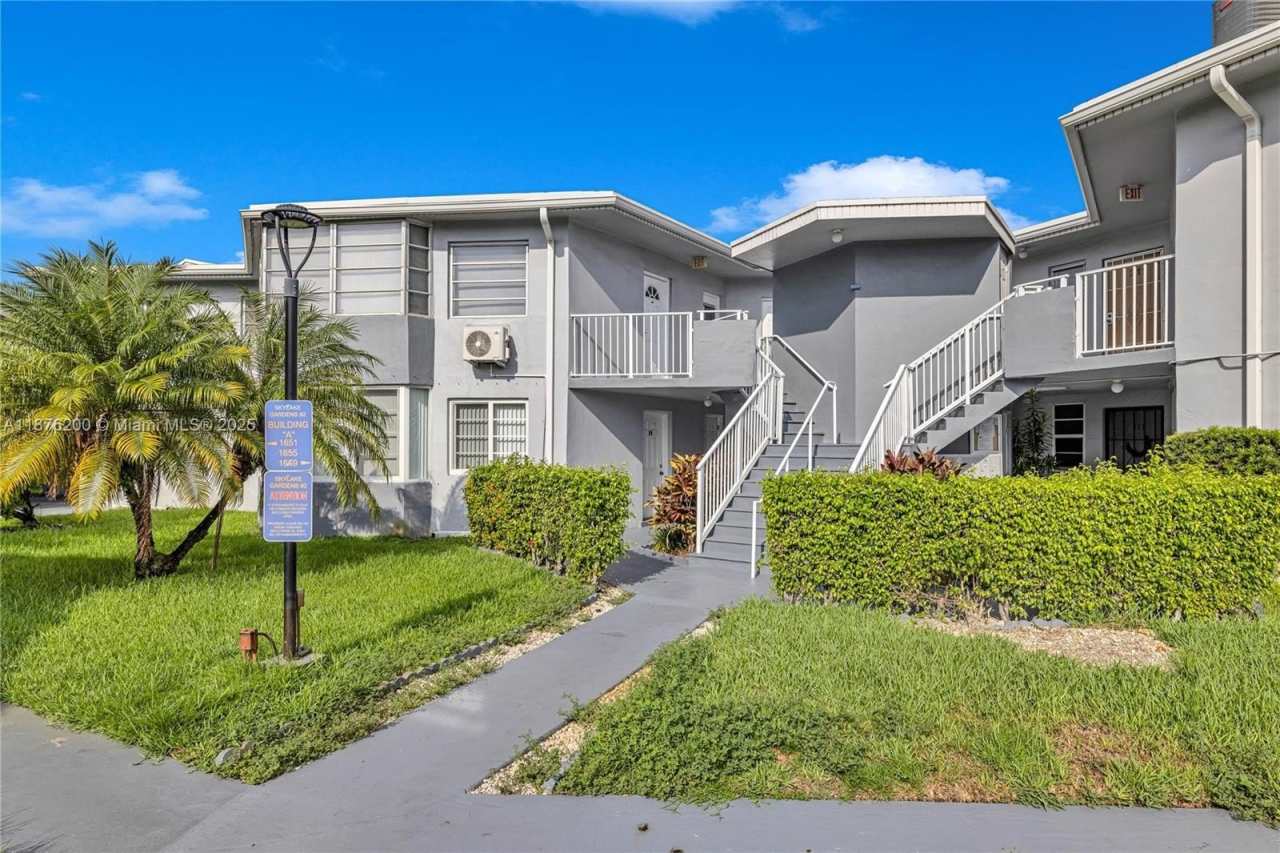 1659 NE Miami Gardens Dr