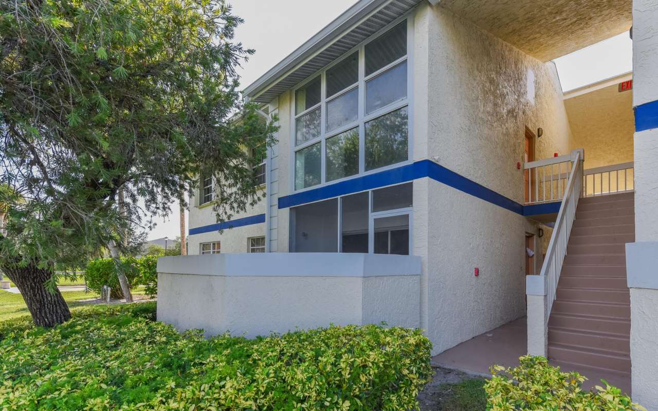 1531 SE Royal Green Circle