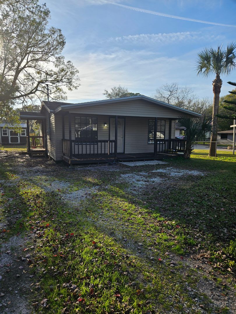 2 bedroom 1 bath NEWLY RENOVATED