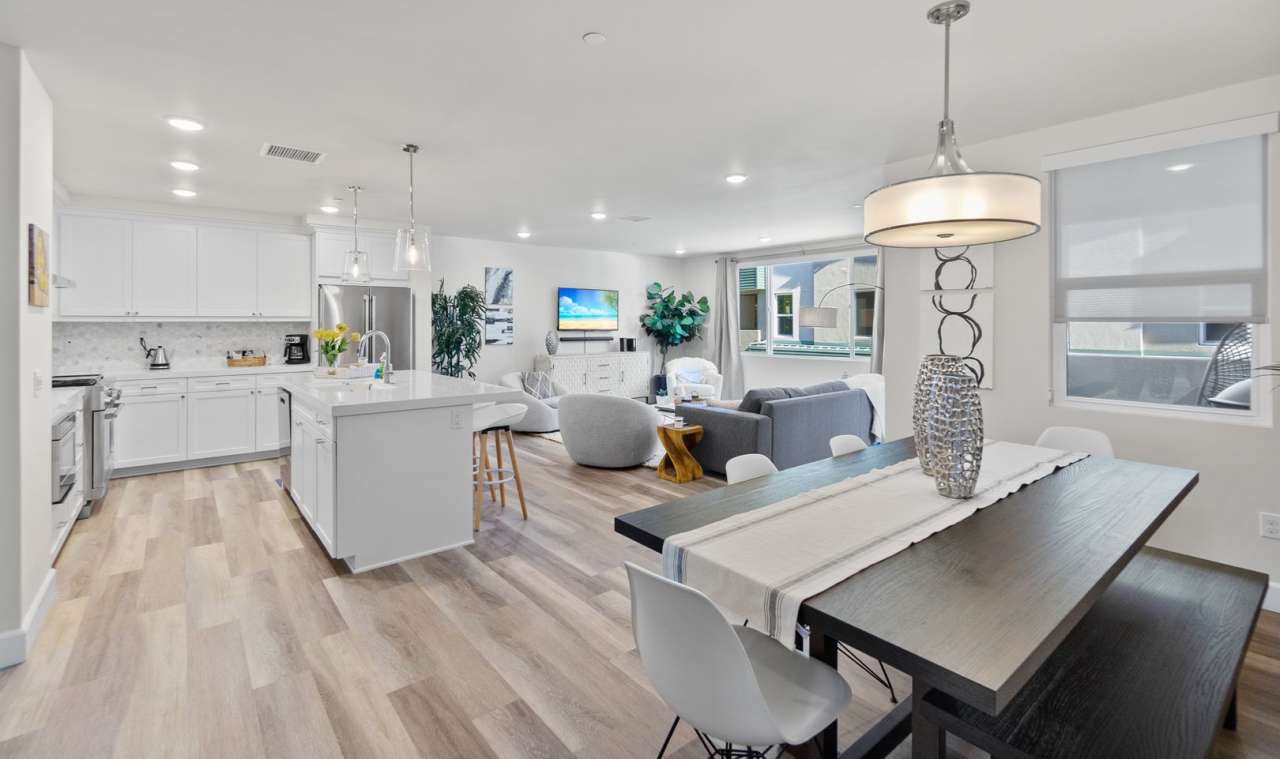 Carlsbad Townhome - 2 Blocks to the beach