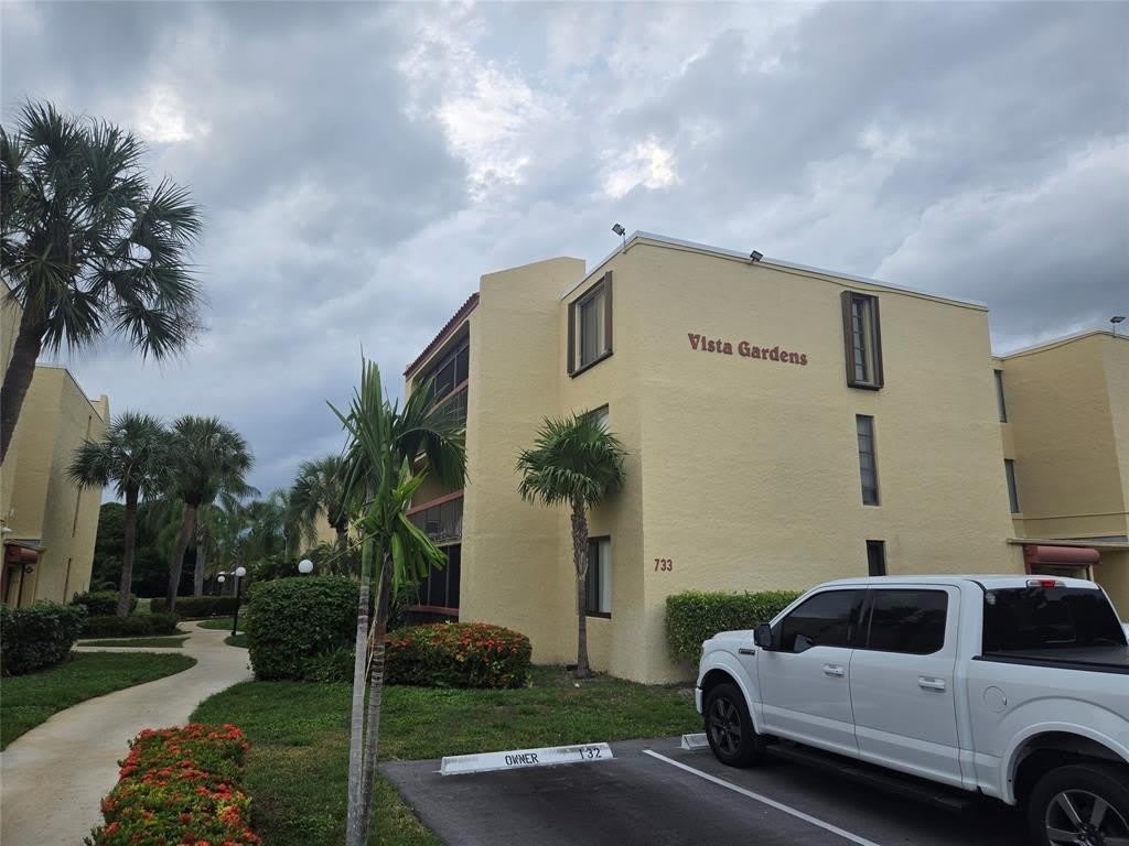 733 SE 1st Way