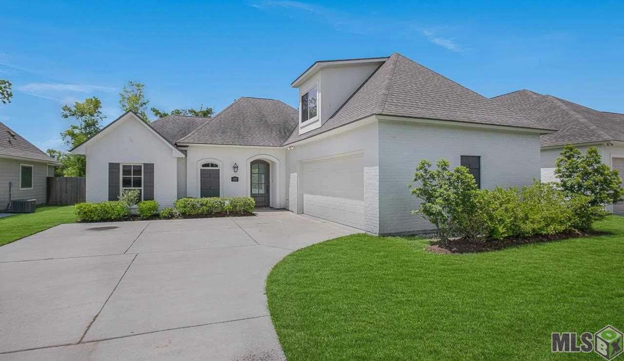 Trendy 4 bedroom, 2 bath home in coveted Dutchtown Meadows Subdv