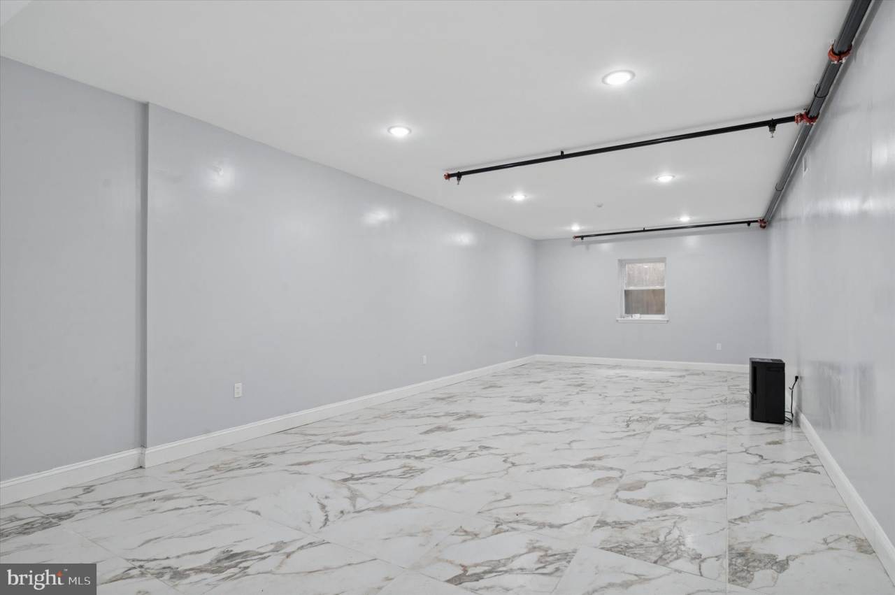 2405 RIDGE Avenue unit: 1