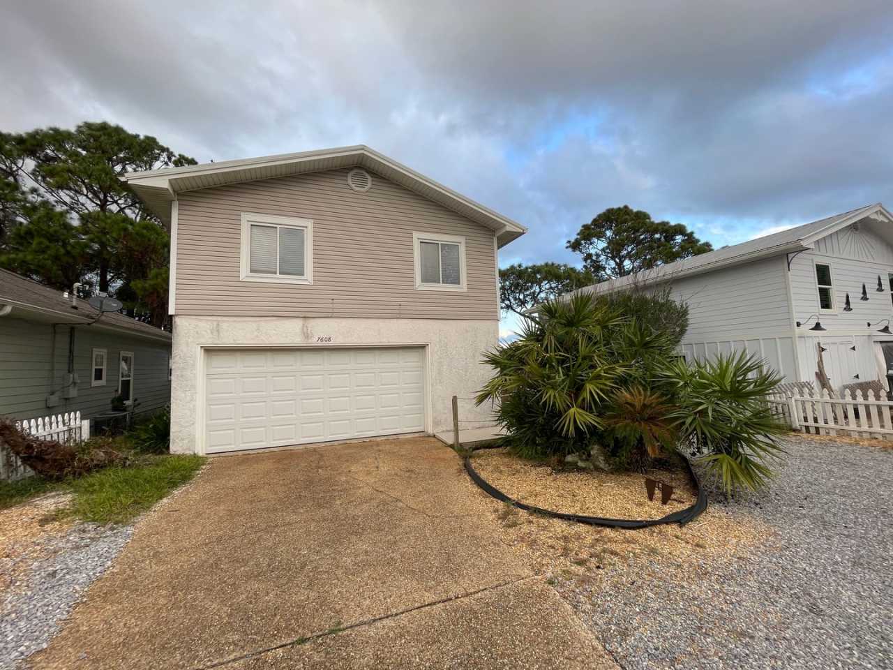 For Lease - 3 BR/3 BA, Two Car Garage, Walking Distance to Beach!