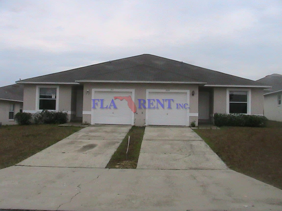 NICE! 3BED / 2 BATH / 1 CAR GARAGE (HALF DUPLEX)