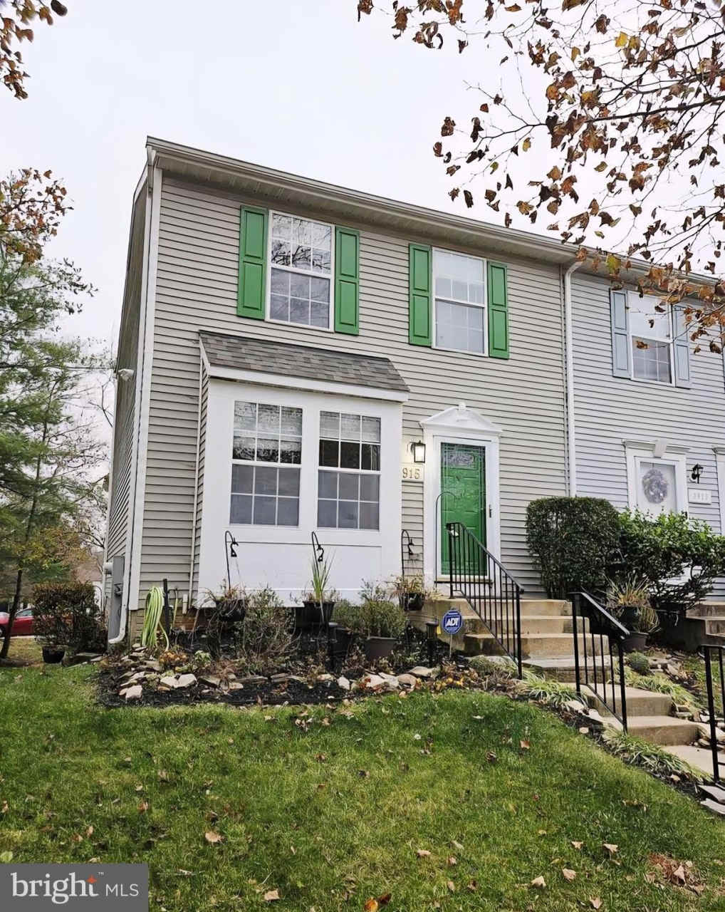 3915 QUEENS LACE Street