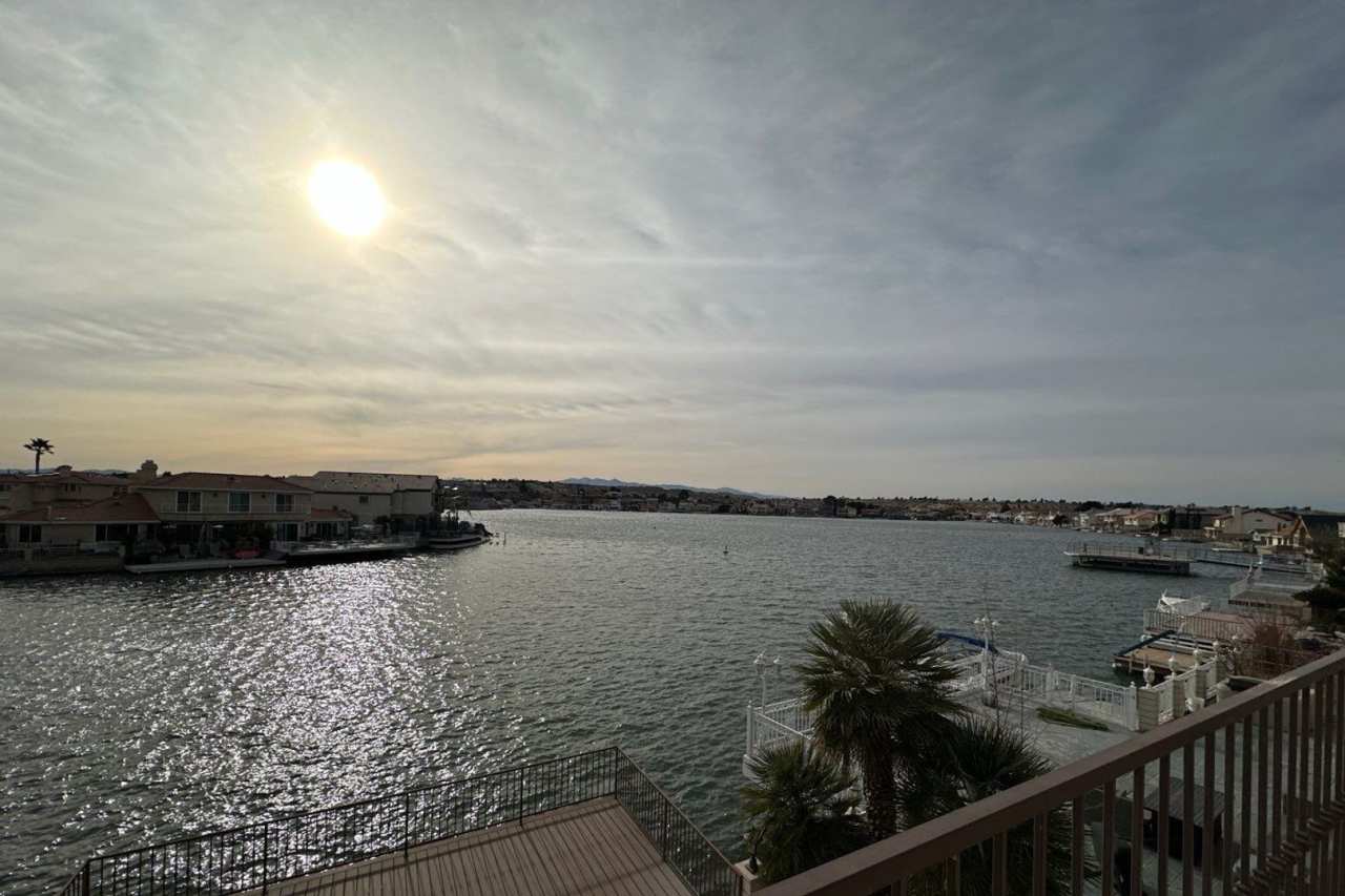 Lakefront Retreat 5BD | 3BTH– Available for Short-Term or Long-Term Lease