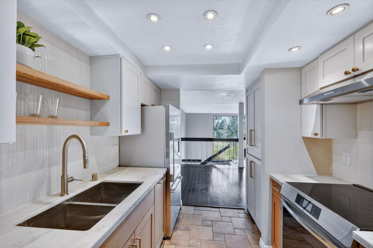 Stunning 1B/1.5BA Condo in Carlsbad w/ Golf Course Views!