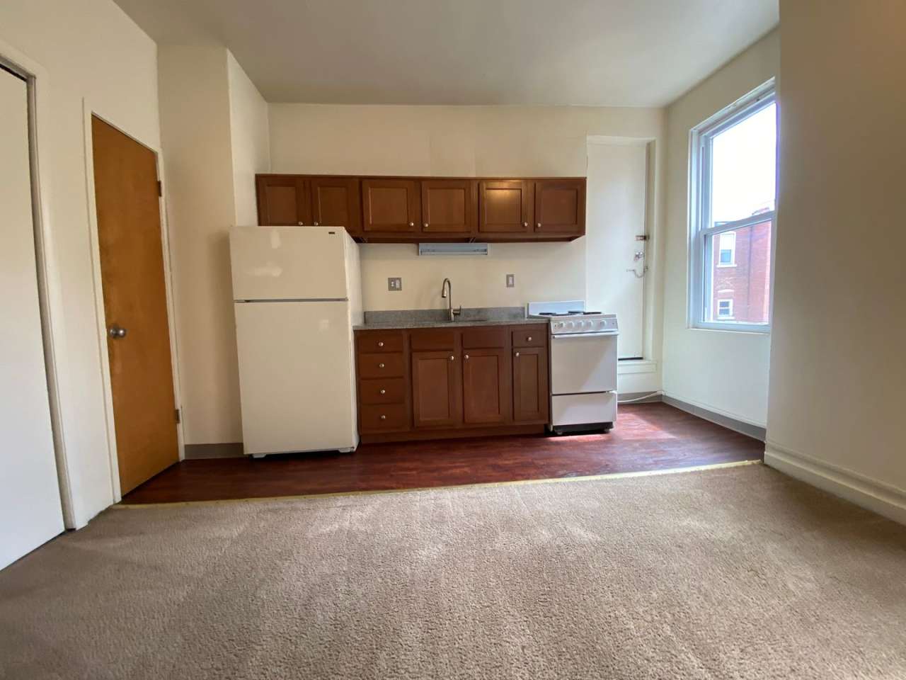 Awesome Two Bedroom on Bates Street! Close to Pitt and Carlow!! Call Today to Schedule a Tour!!