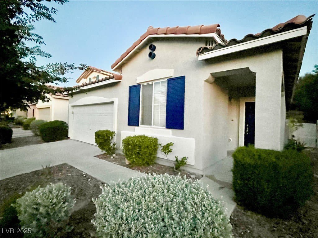 2271 Surrey Meadows Avenue