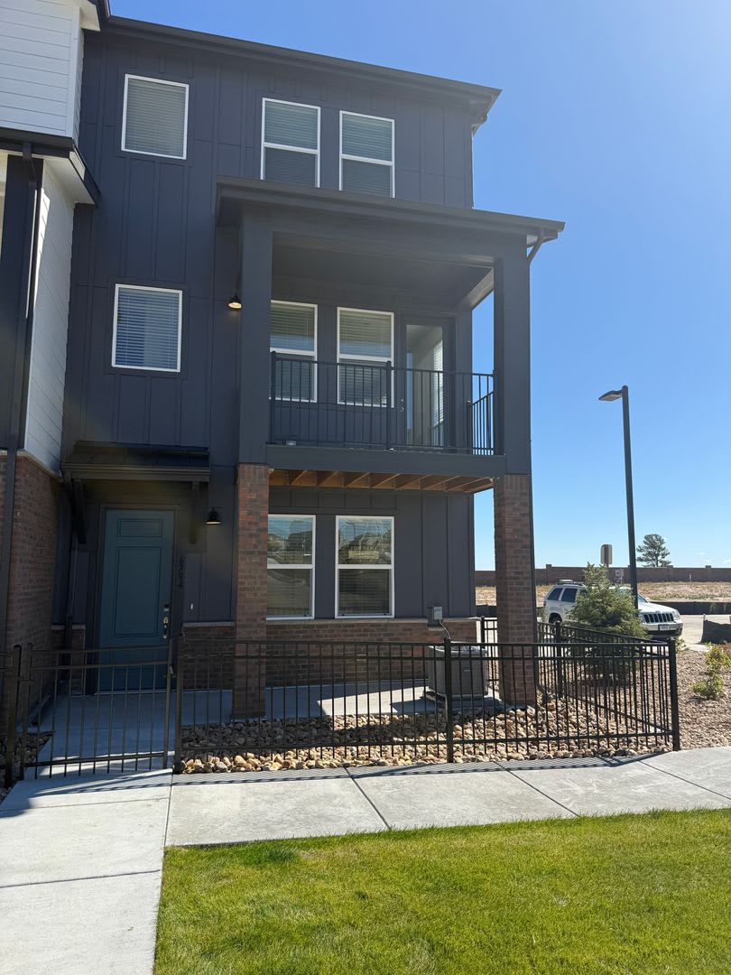 BRAND NEW 3 bedroom townhome in Castle Pines!