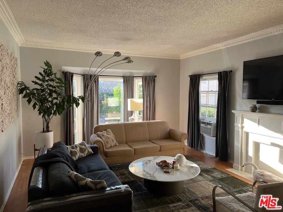 1050 S Orange Grove Dr