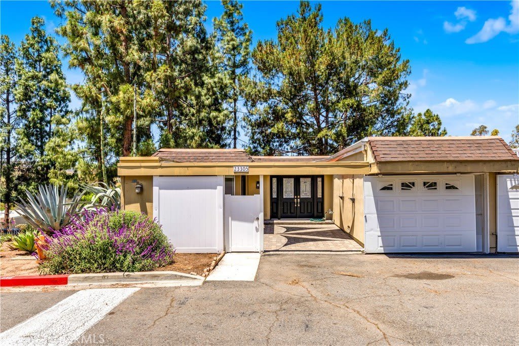 23305 Caminito Marcial