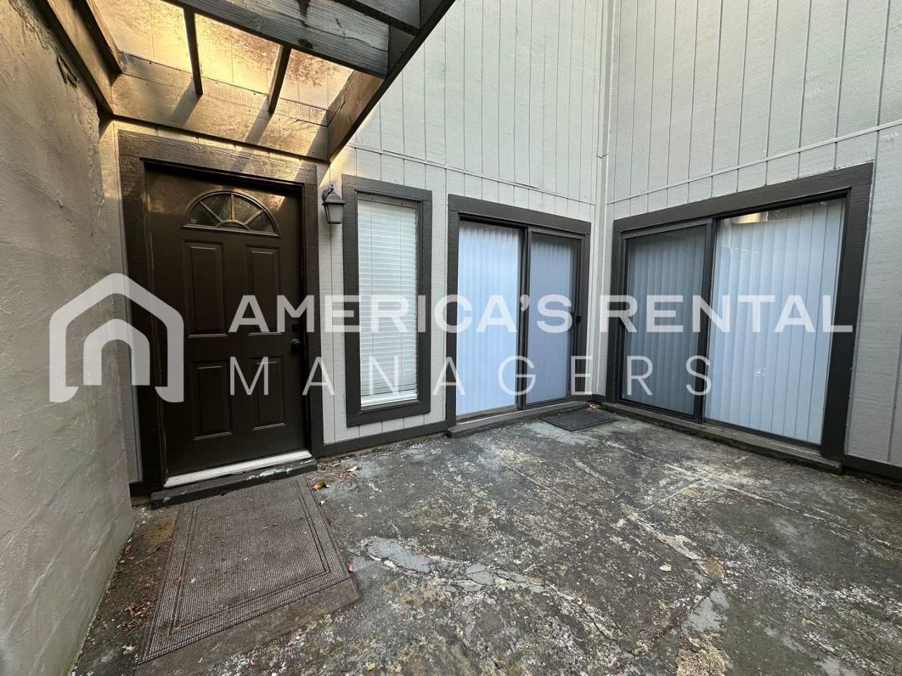 Cozy Condo for rent in the heart of Highland Park!! SHORT TERM LEASE! AVAILABLE NOW!! **Newly renovated**