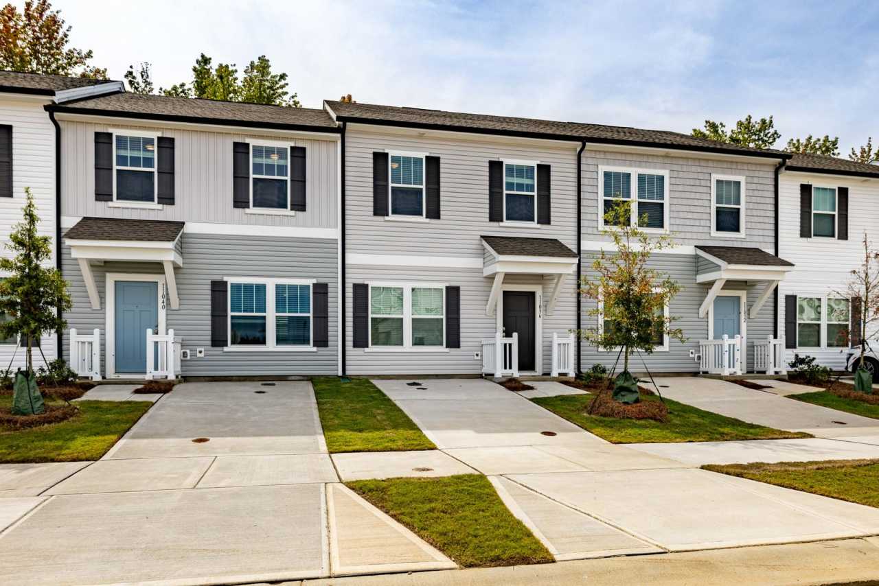 3BD Townhome minutes from I-485  I-85