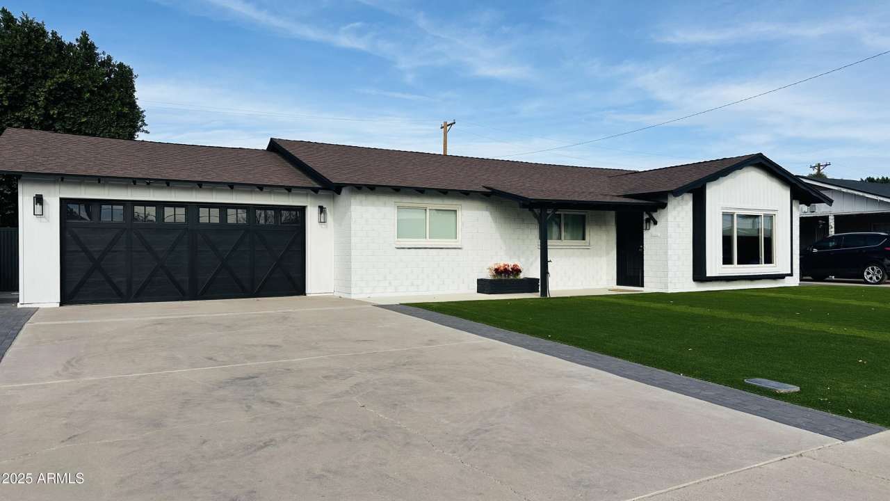 8240 E TURNEY Avenue