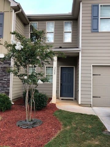 NEW PRICE Lovely Townhome Near Cobb Pkwy and Historic Kennesaw!