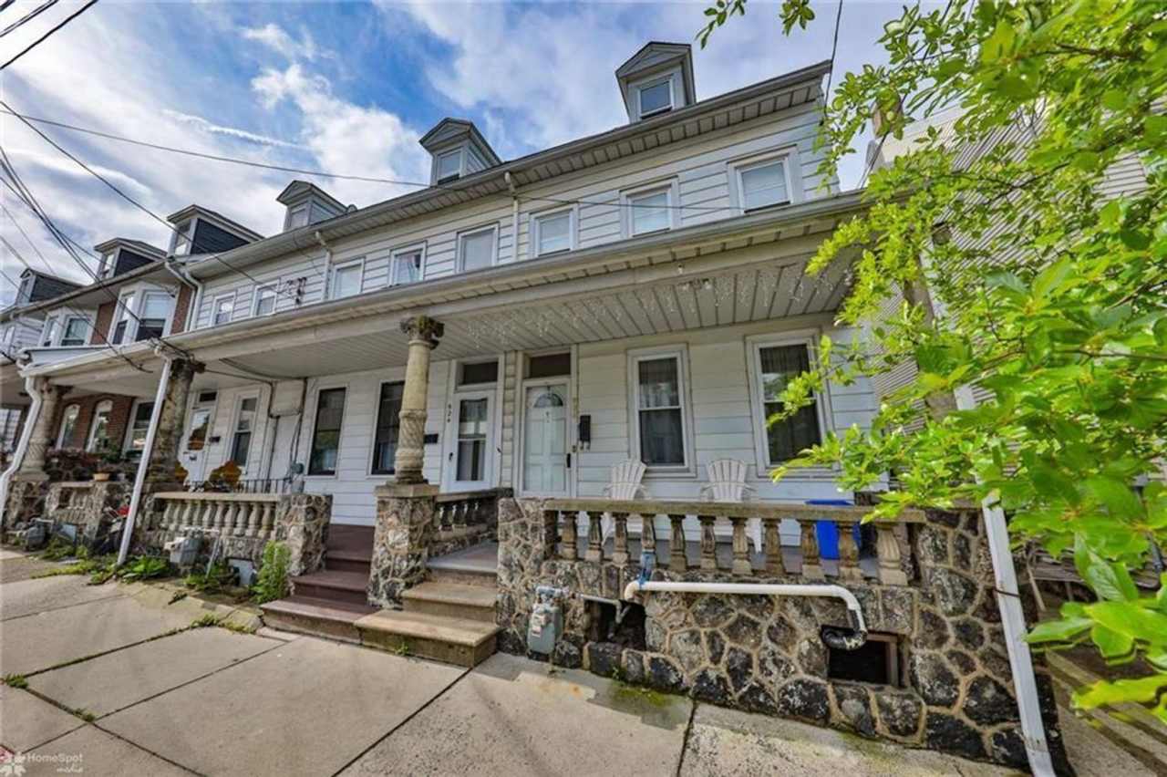 Comfortable living in this well-maintained 3-bedroom end unit home for rent