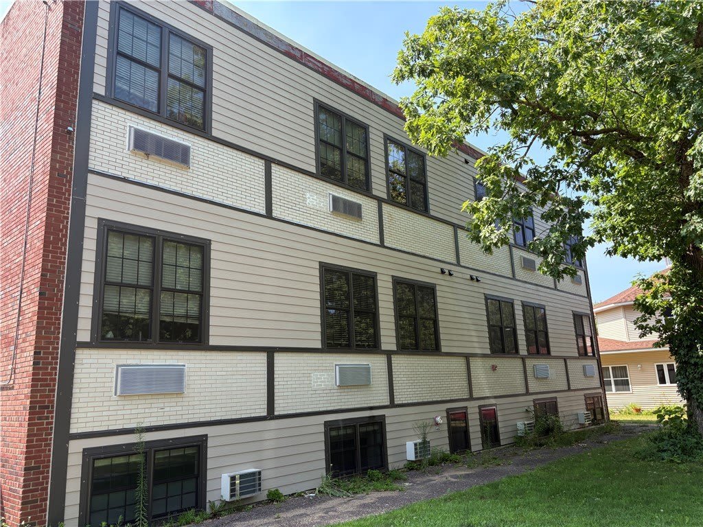 710 11th Street E unit: 3
